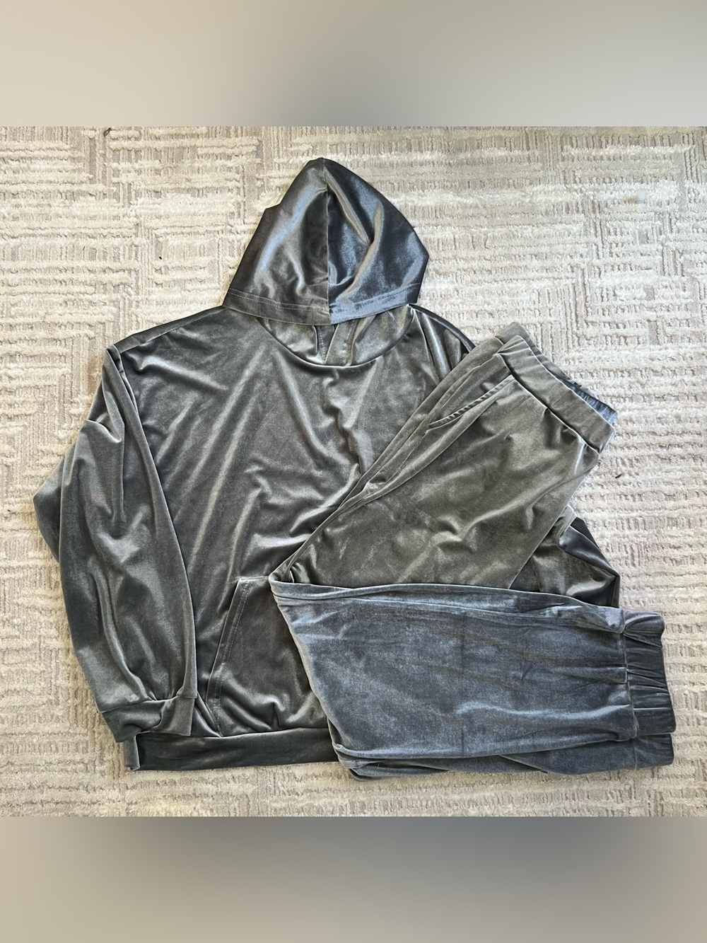 NWOT Women’s Velour Hoodie & Jogger Pants Set Silver Gray Sz 2XL